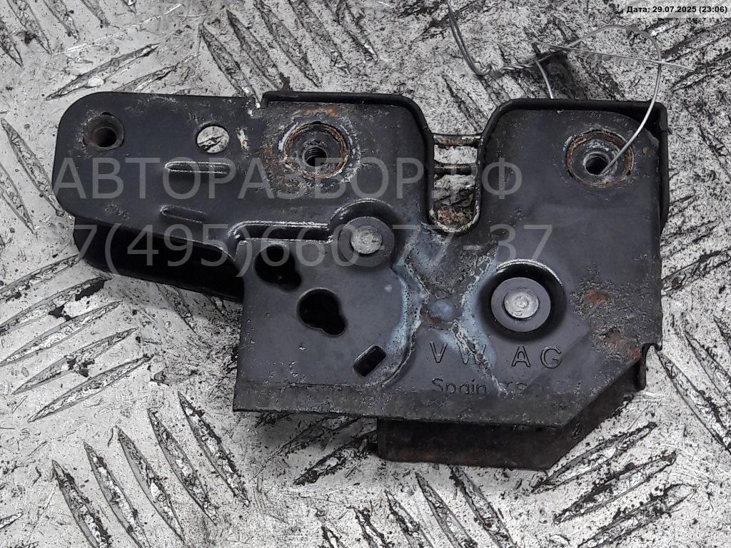 Замок капота