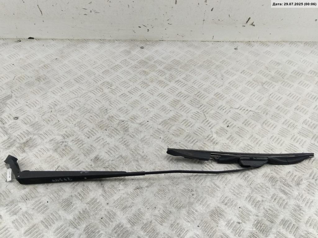 Поводок стеклоочистителя передний правый