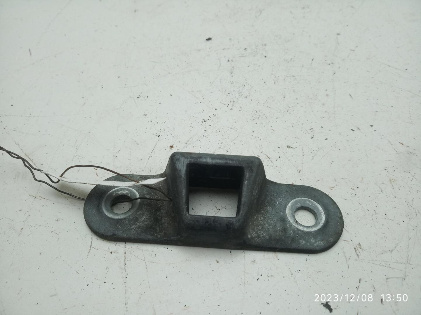 Ответная часть замка двери