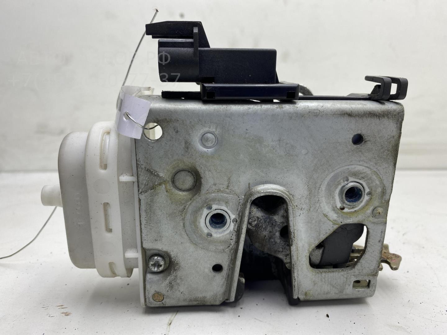 Замок двери передней правой