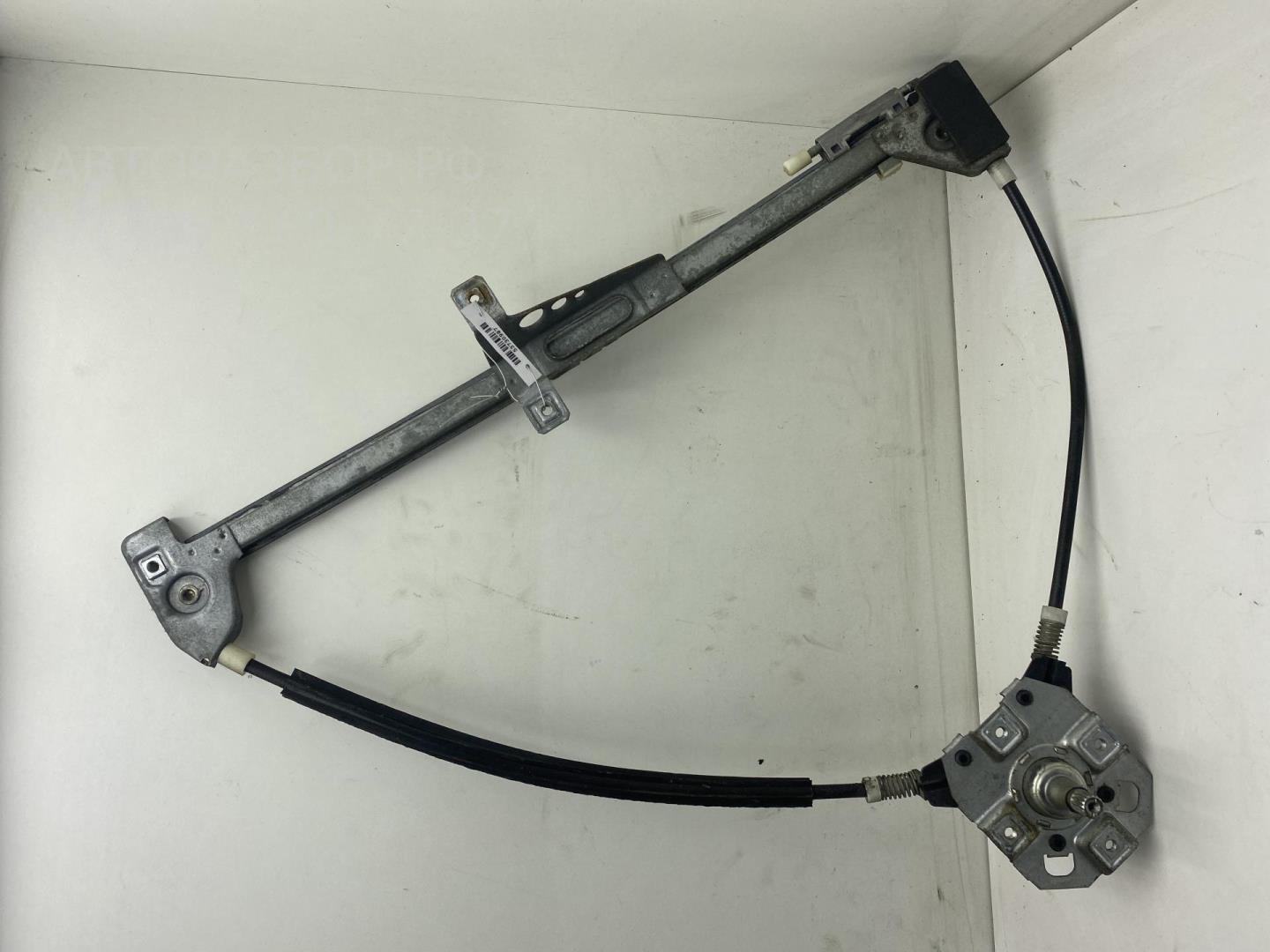 Стеклоподъемник механ. передний правый