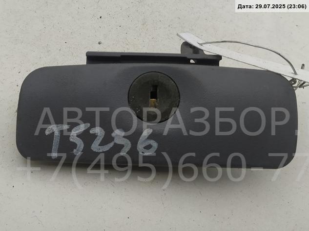 Замок бардачка