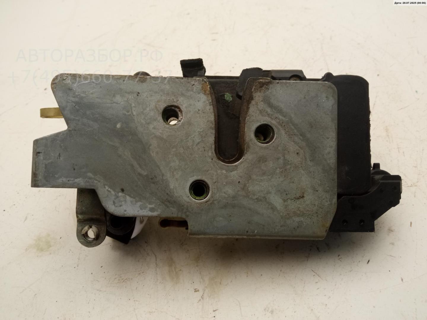 Замок двери передней правой