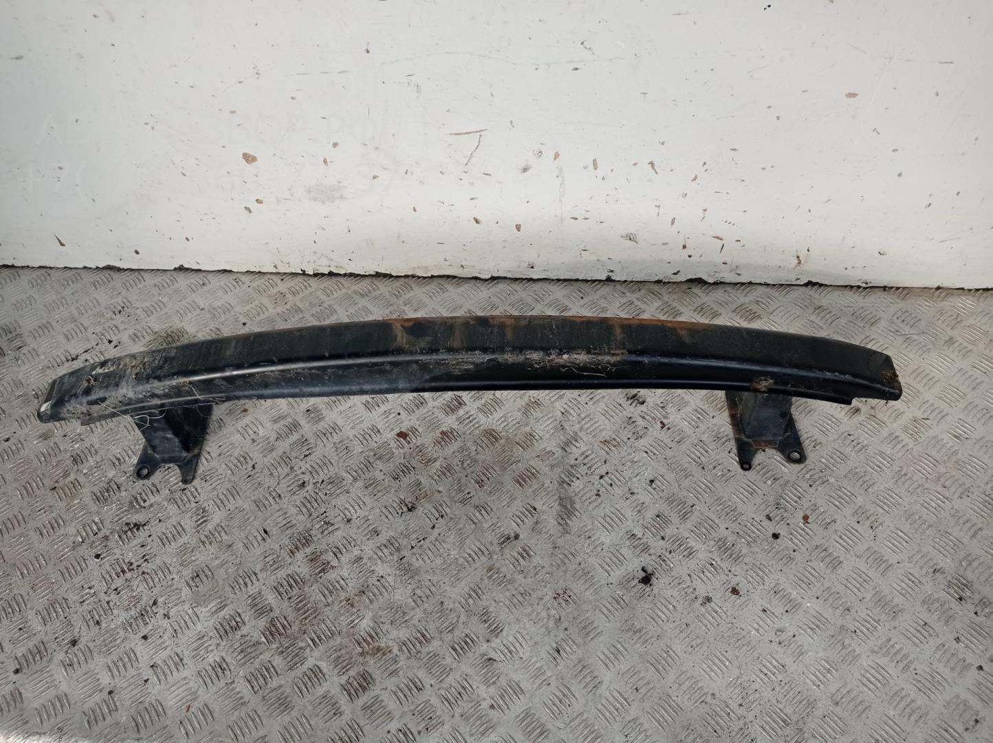 Усилитель переднего бампера