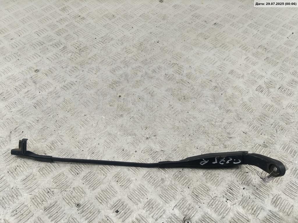 Поводок стеклоочистителя передний правый