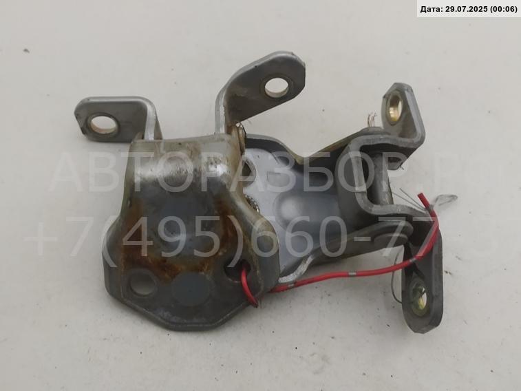 Петля двери