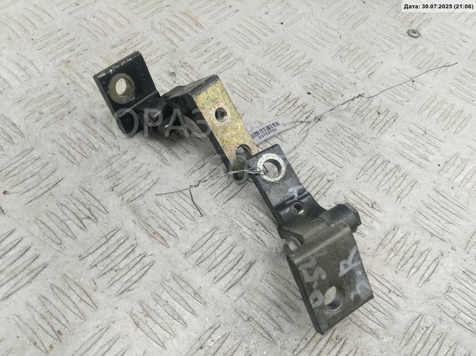 Петля двери