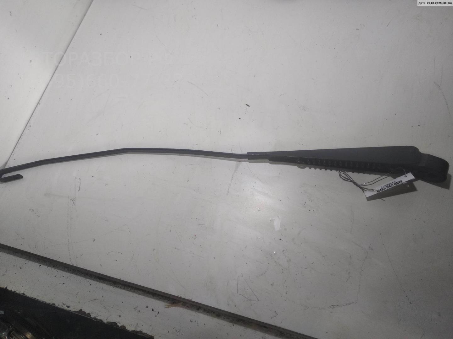 Поводок стеклоочистителя заднего