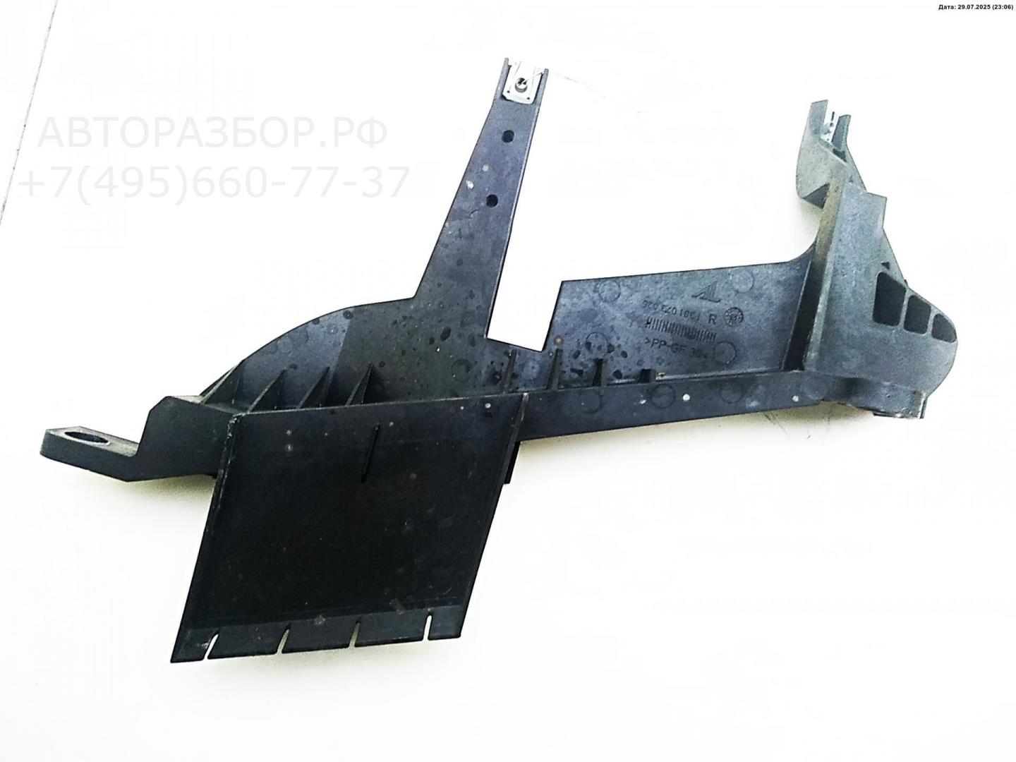 Кронштейн фар правый