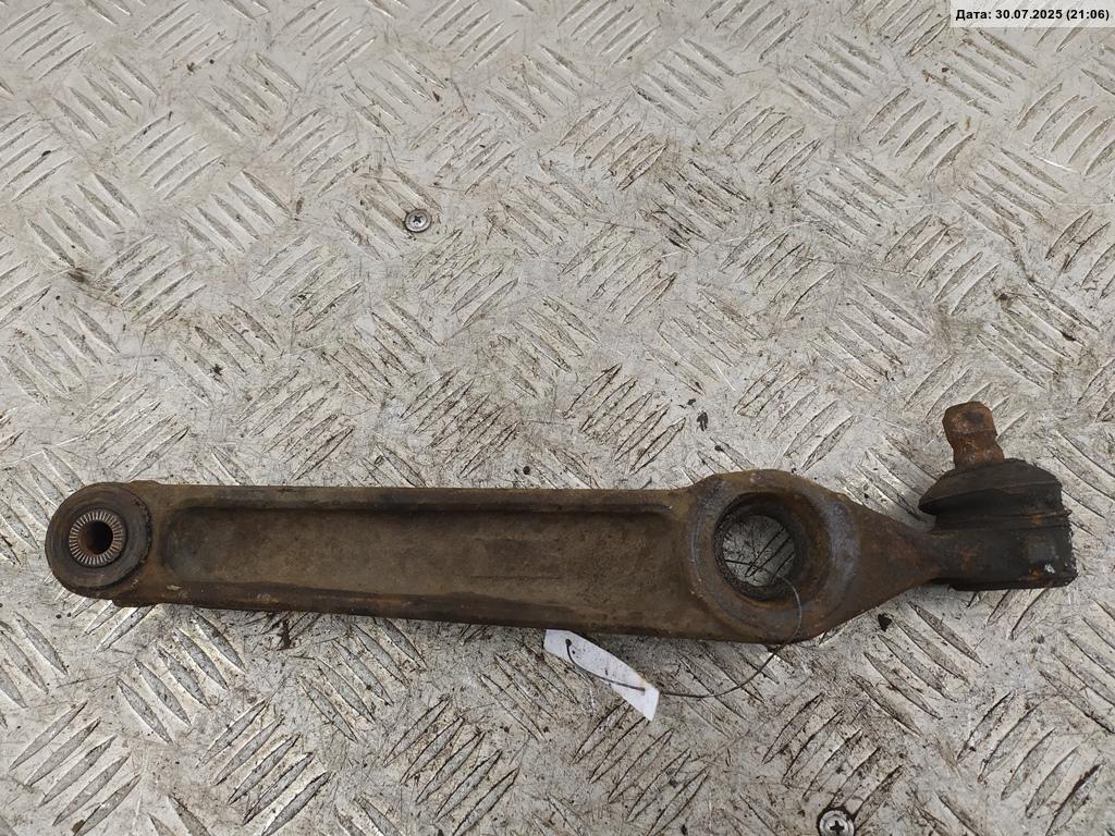 Рычаг передний левый