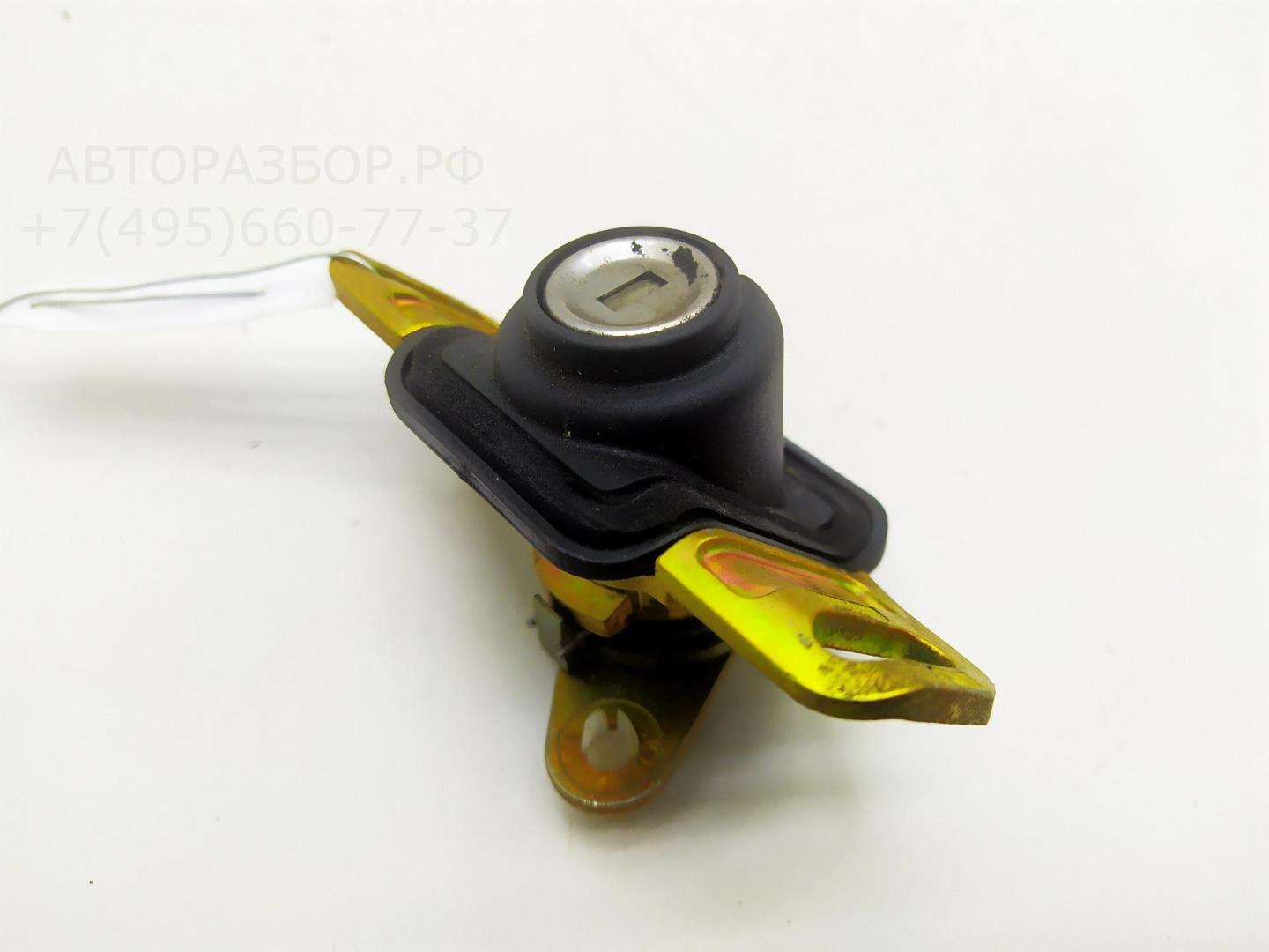 Вставка замка багажника