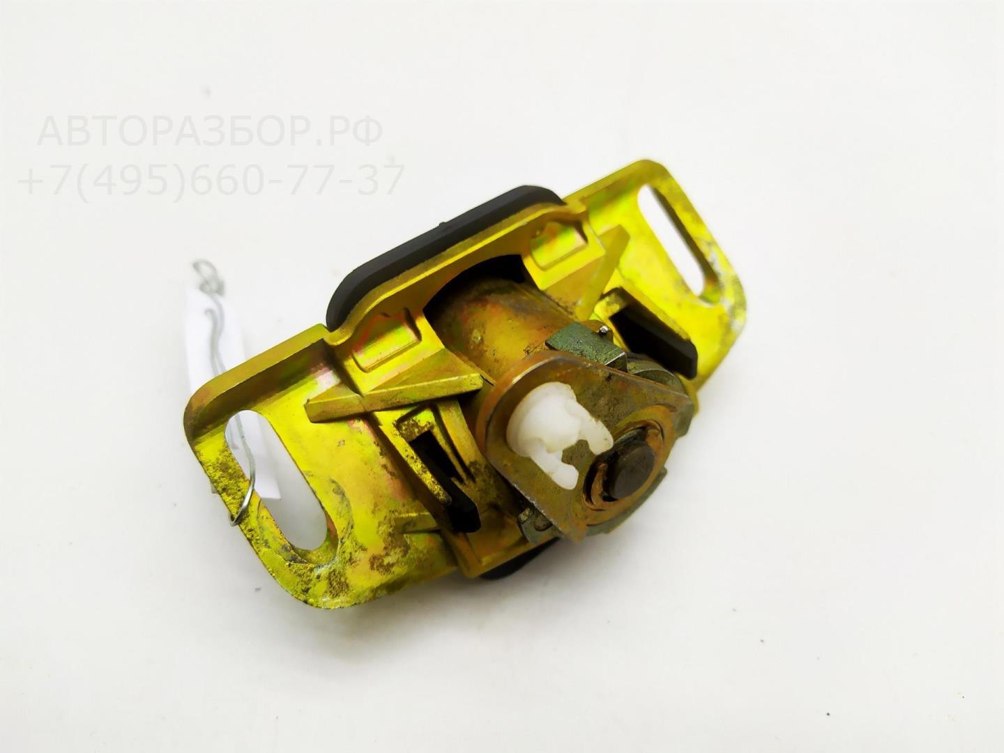 Вставка замка багажника