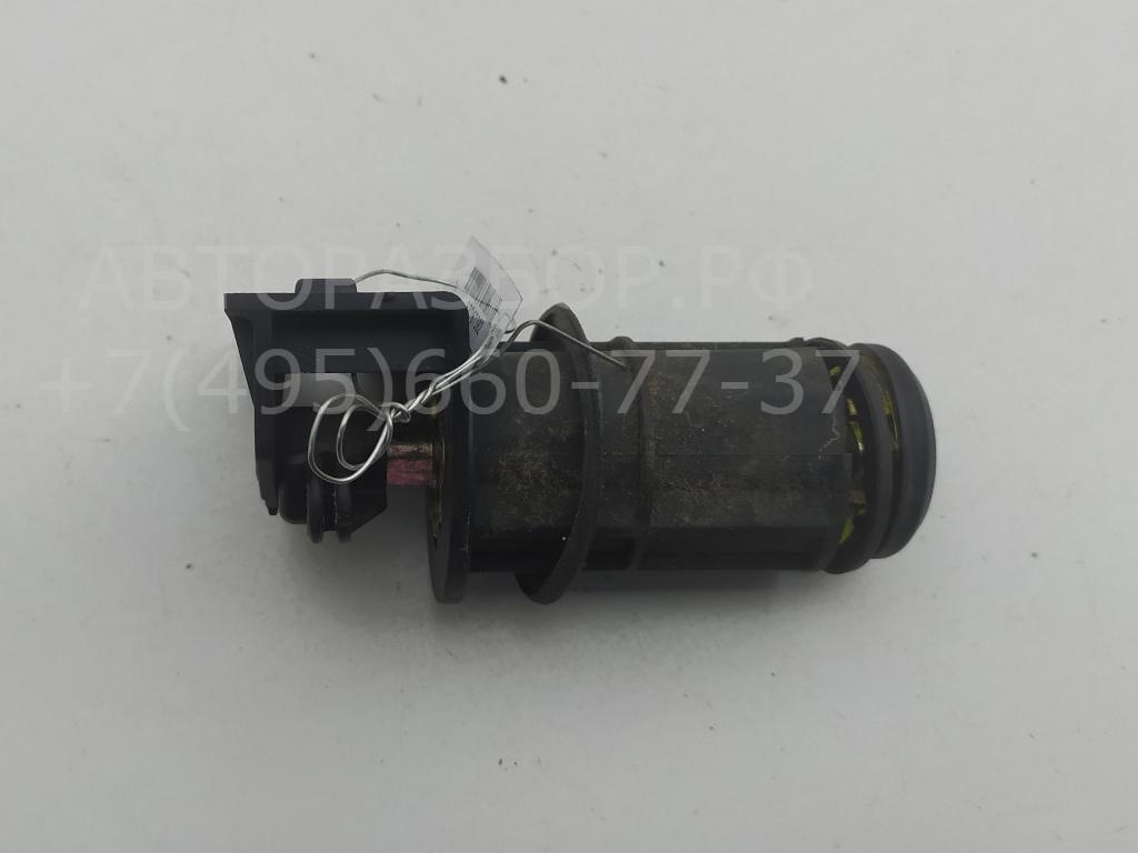 Вставка замка багажника