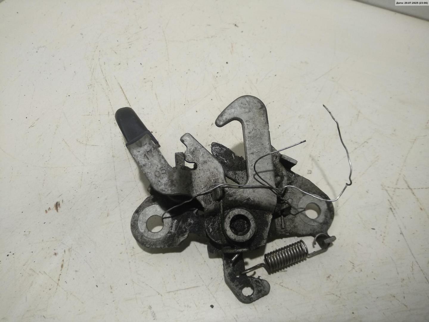 Замок капота