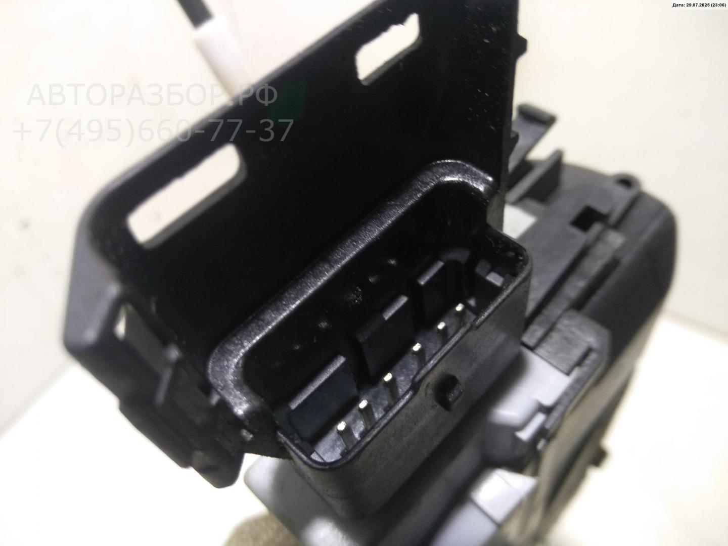 Замок двери задней левой