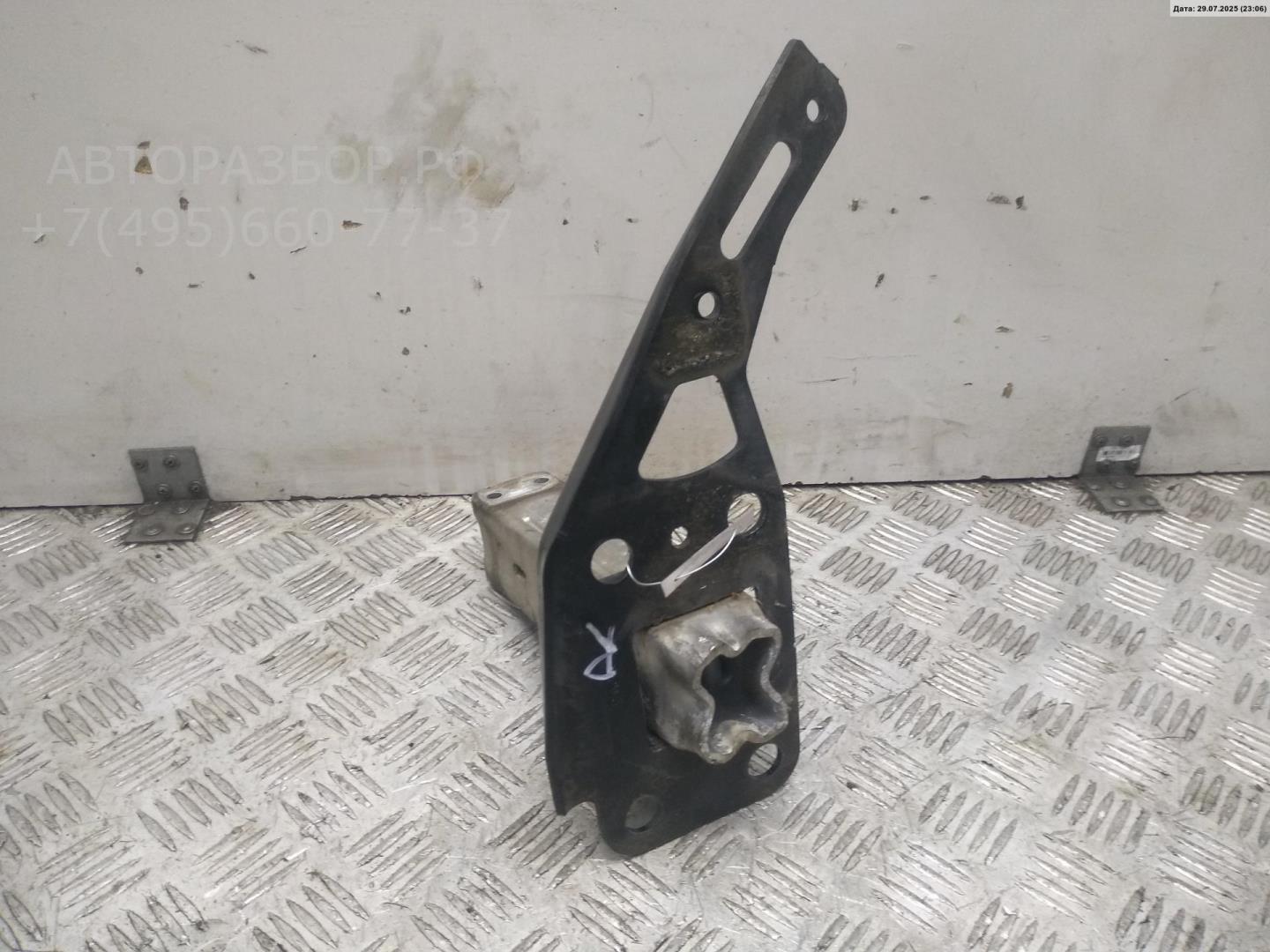 Кронштейн переднего бампера правый