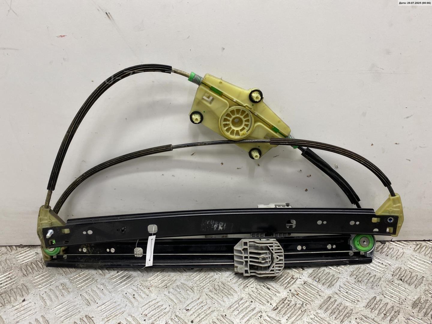 Стеклоподъемник электр. задний правый