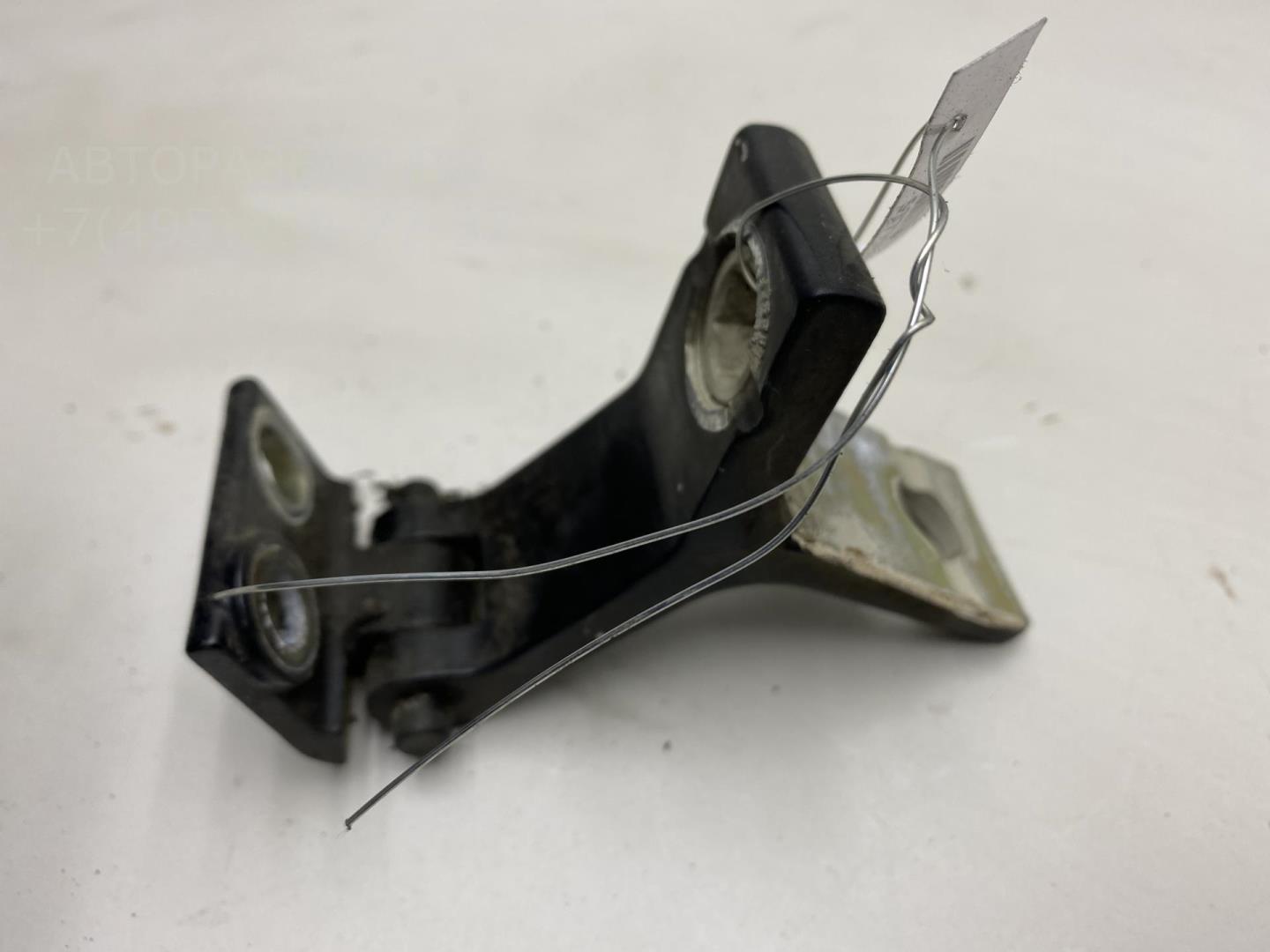 Петля двери