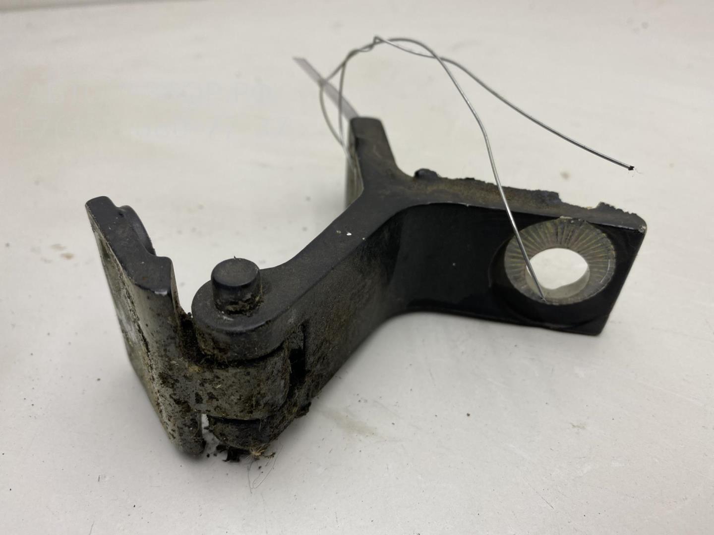 Петля двери