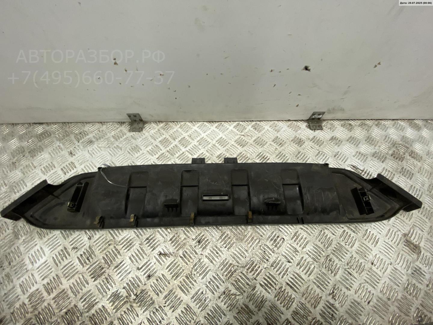 Кожух замка капота