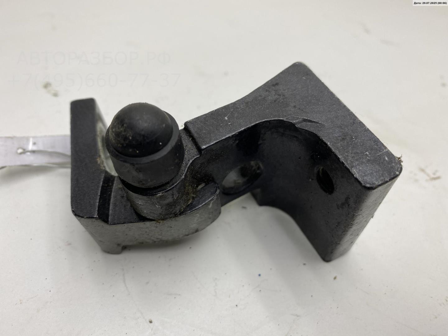 Петля двери