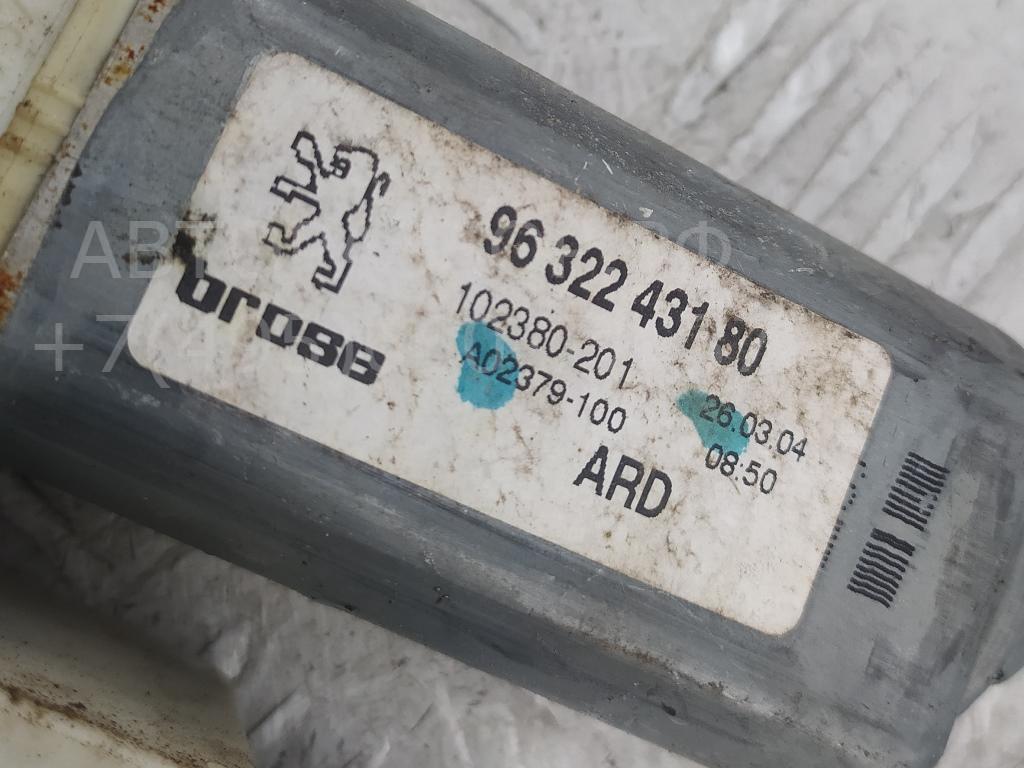 Стеклоподъемник электр. задний правый