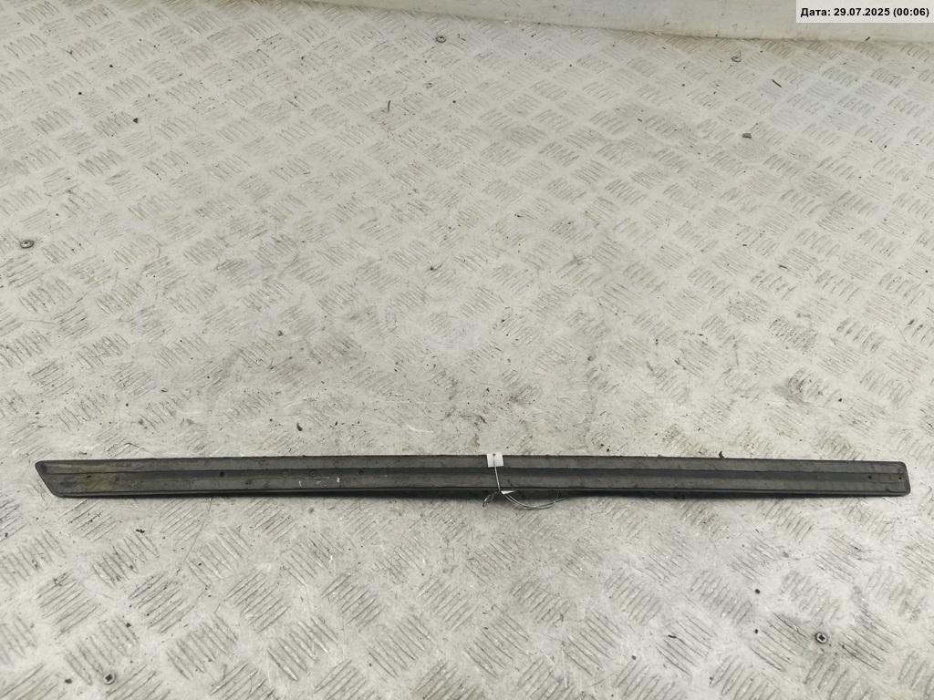 Накладка двери задней левой