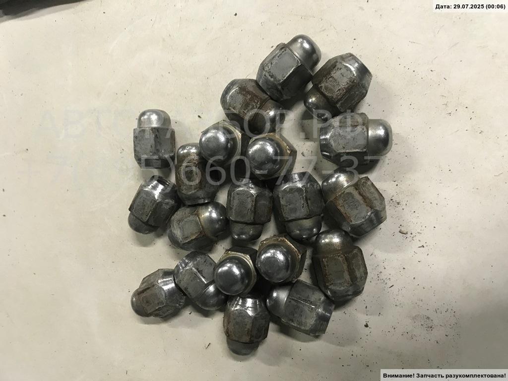 Болт колесный