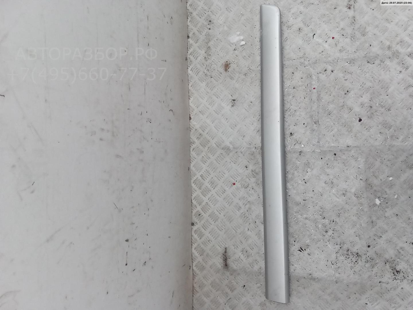 Накладка двери передней правой