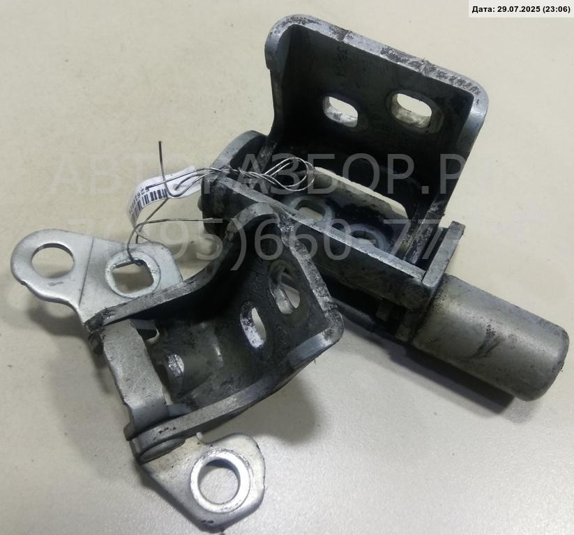 Петля двери