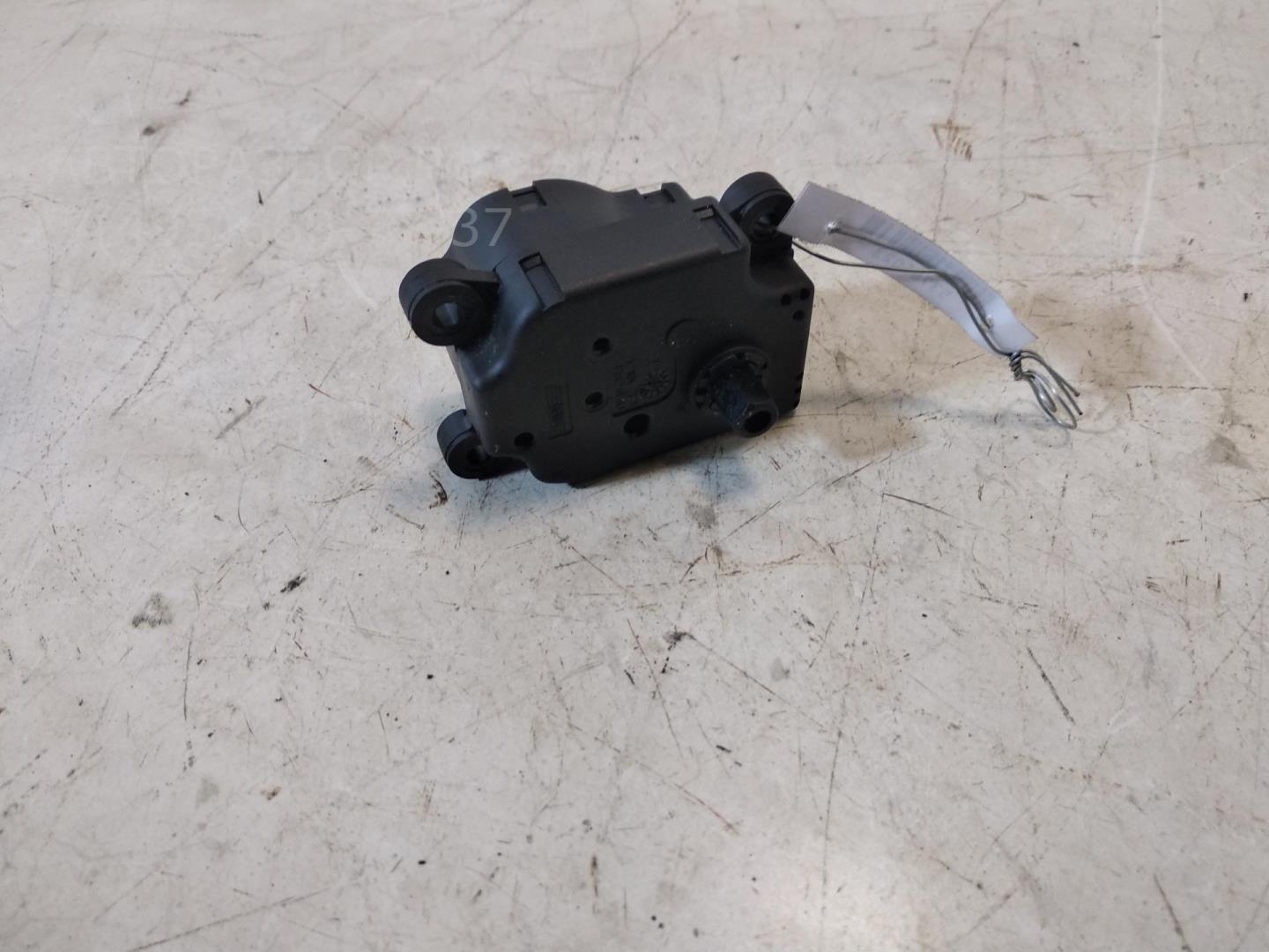 Моторчик заслонки печки