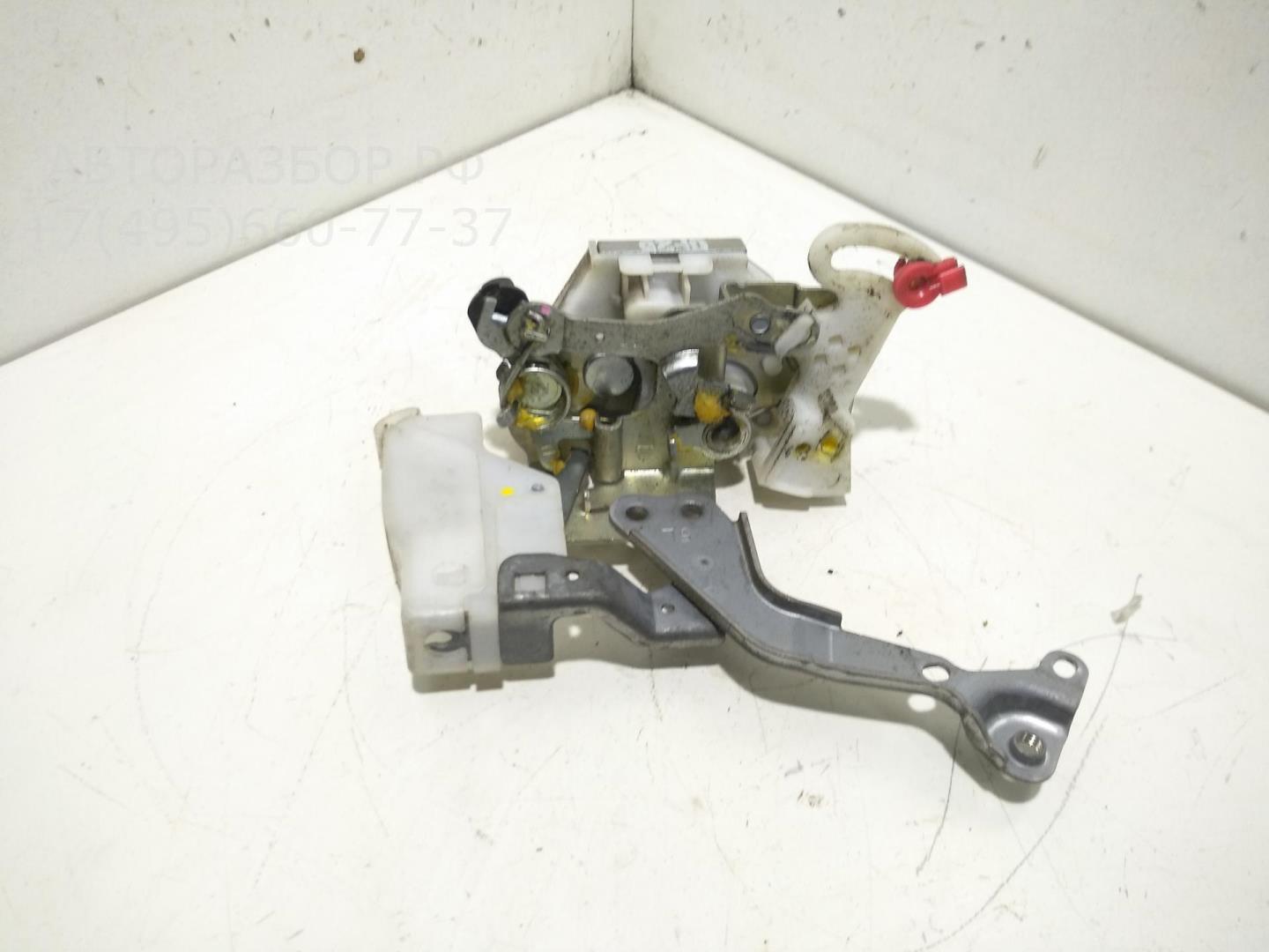 Замок двери передней левой