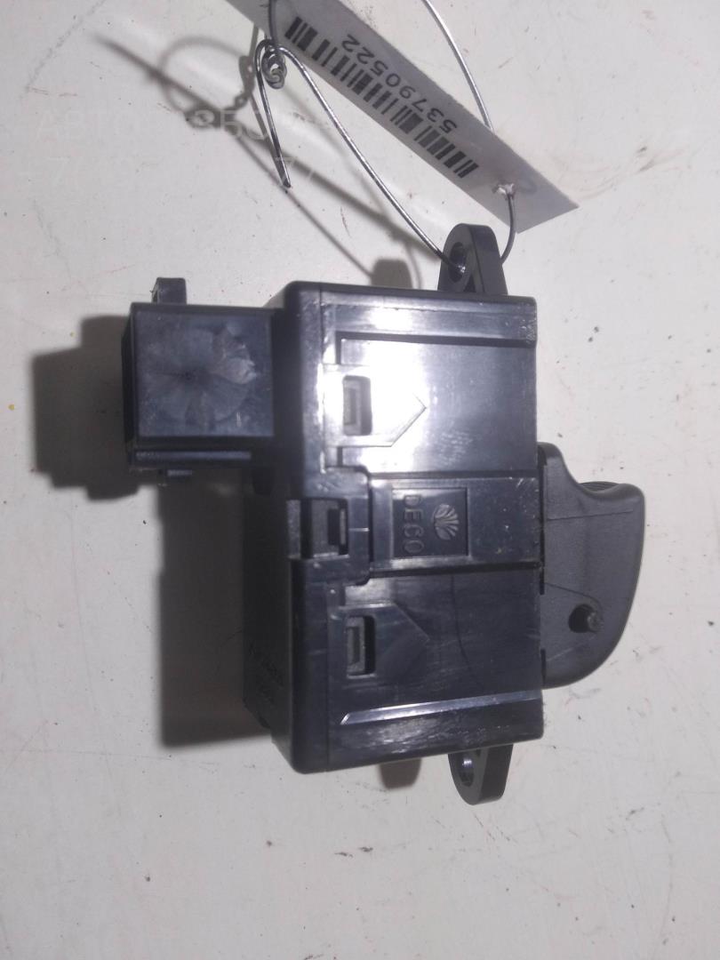 Кнопка стеклоподъемника