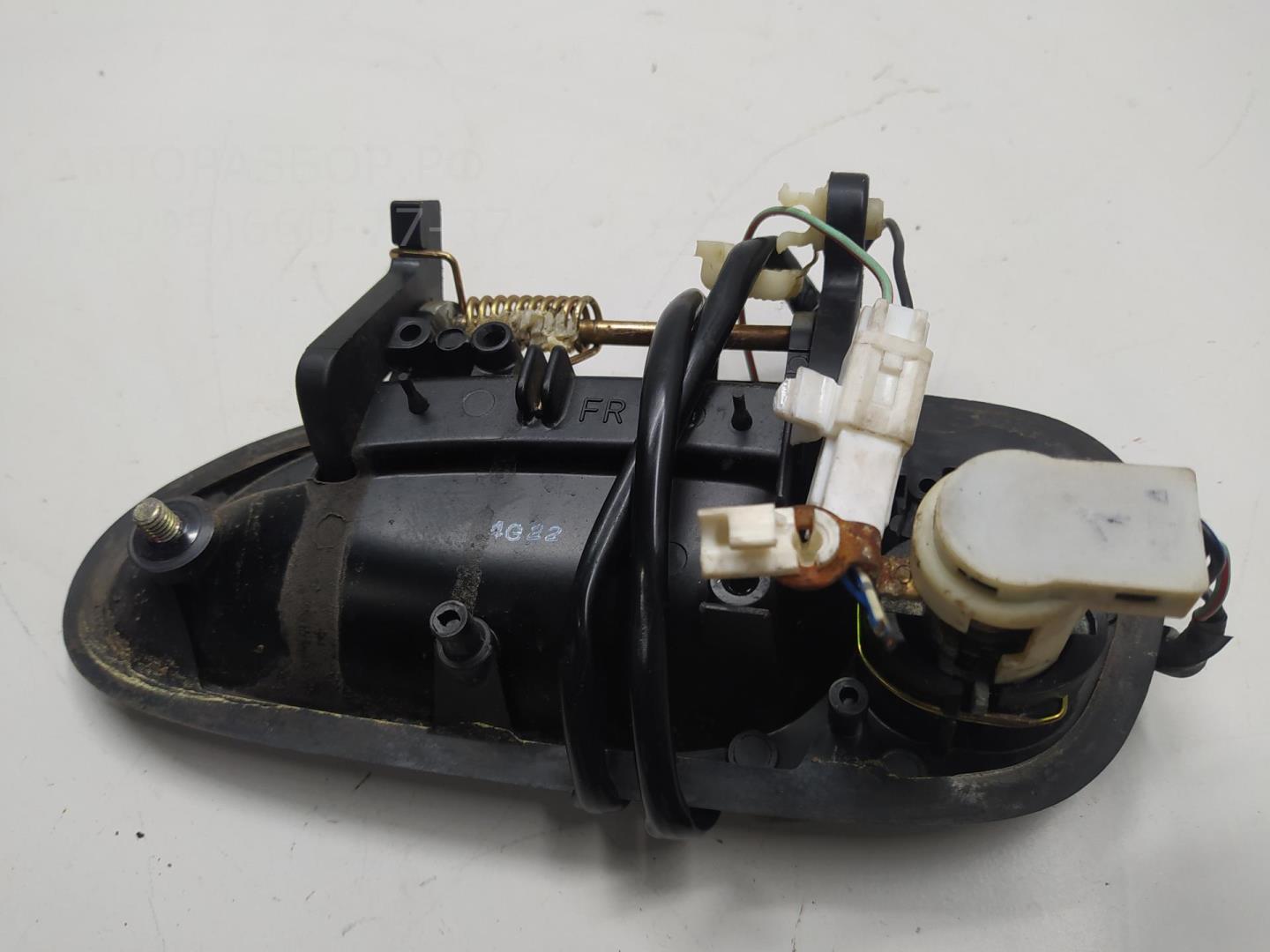 Ручка двери передней наружная правая