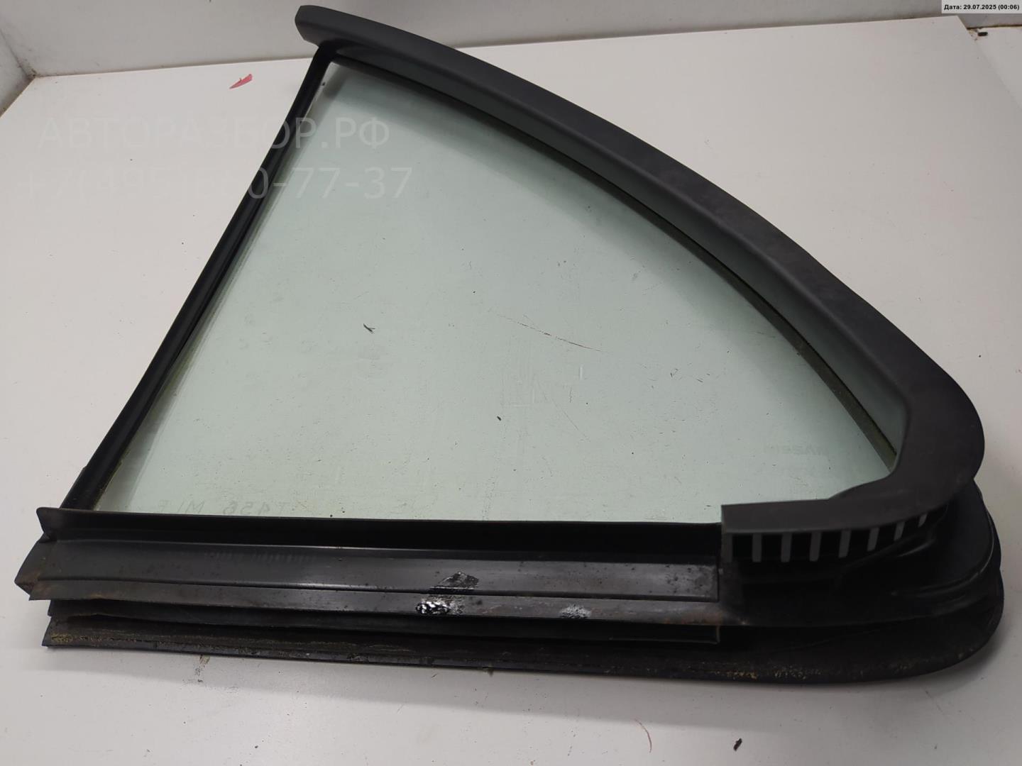 Стекло двери задней правой (форточка)