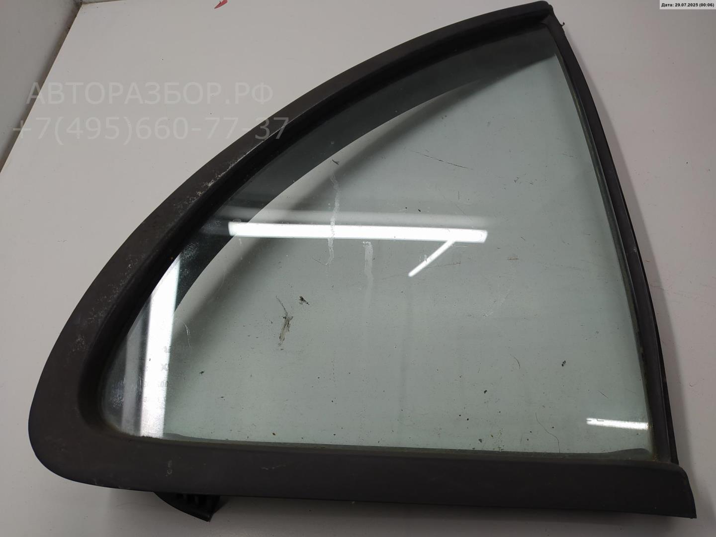 Стекло двери задней правой (форточка)