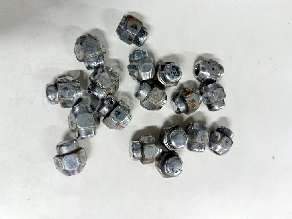 Болт колесный