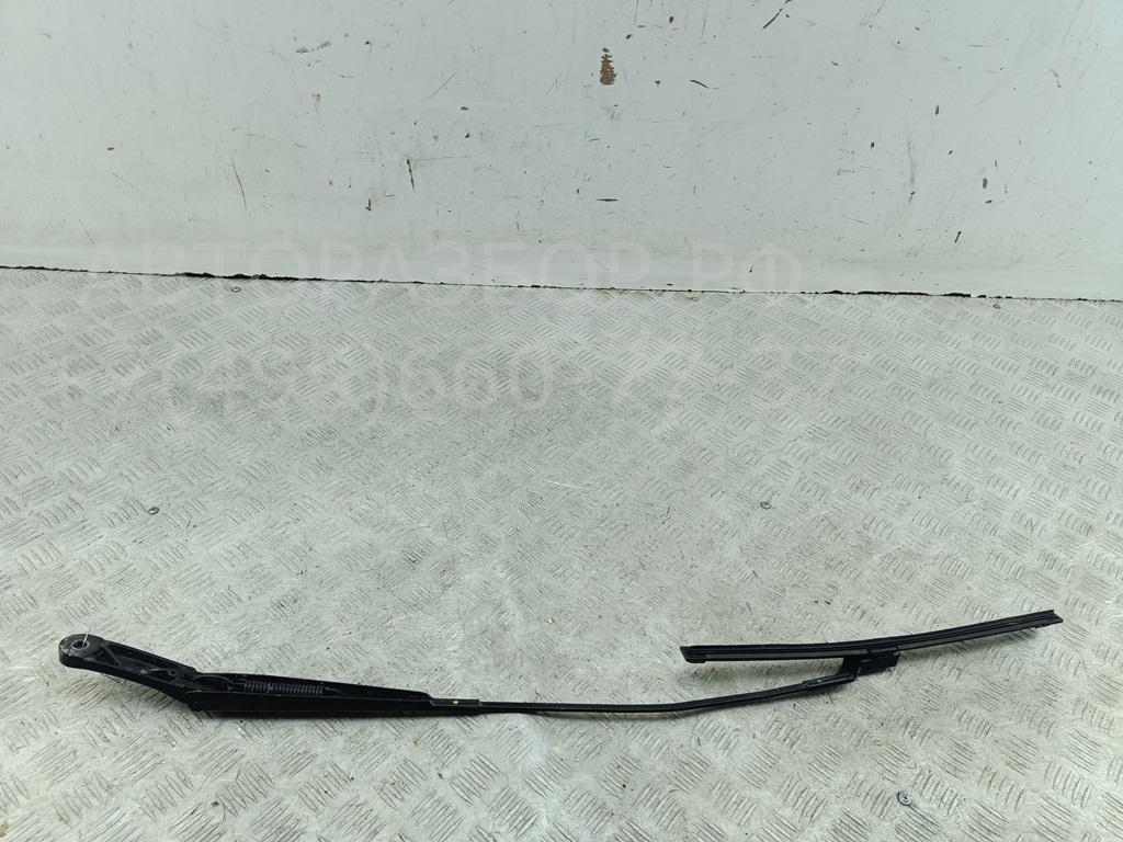 Поводок стеклоочистителя передний правый