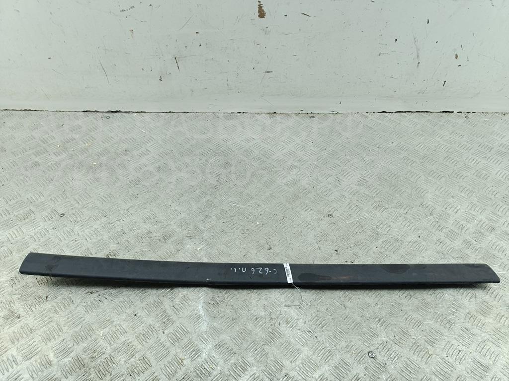 Молдинг двери передней левой