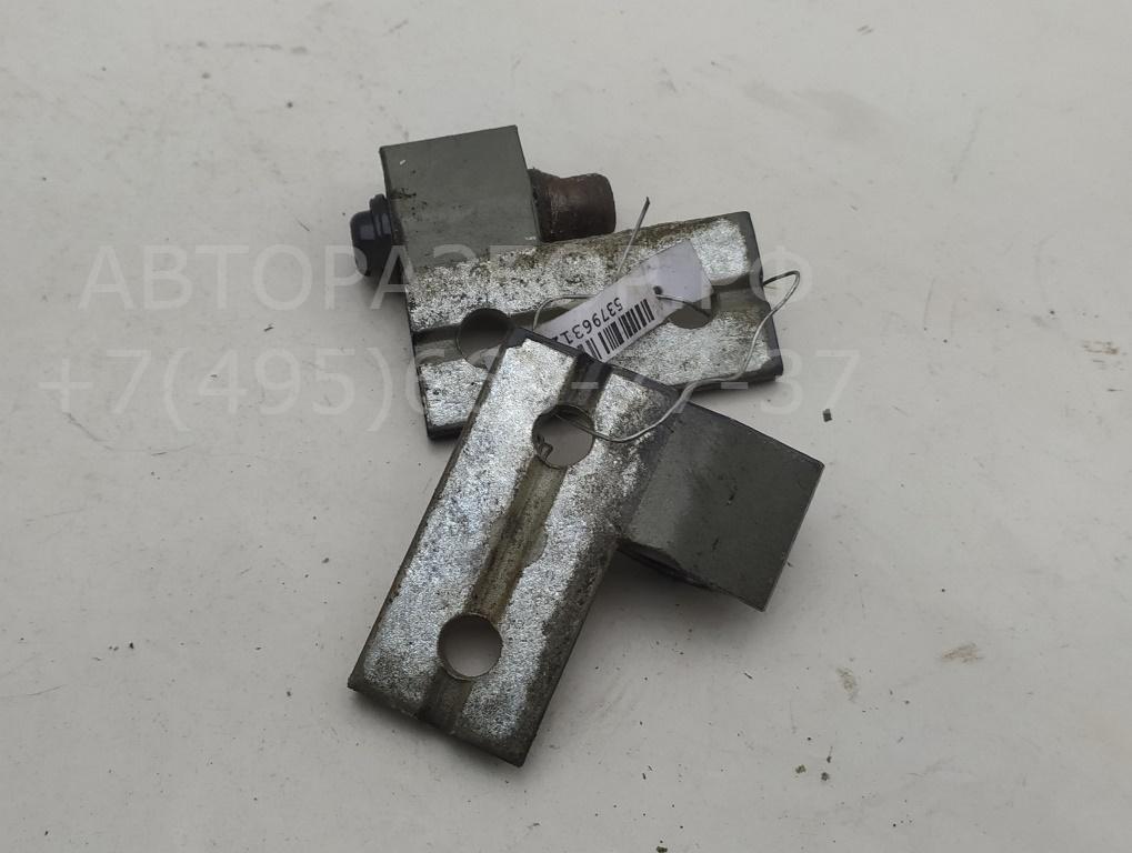 Петля двери