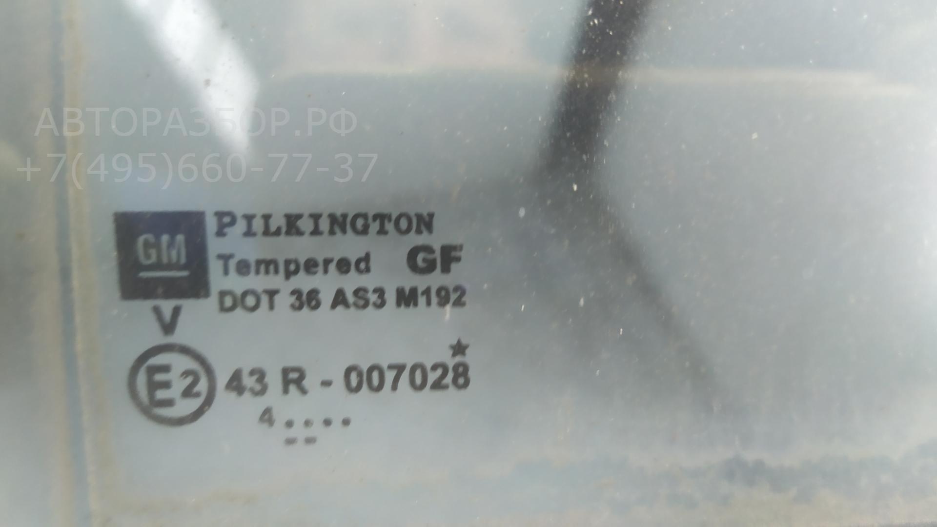 Стекло двери задней правой (форточка)