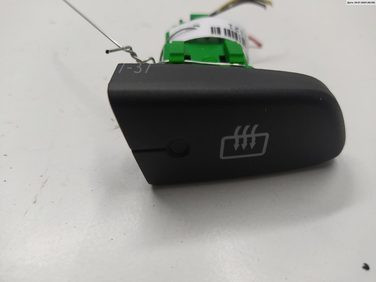 Кнопка обогрева заднего стекла