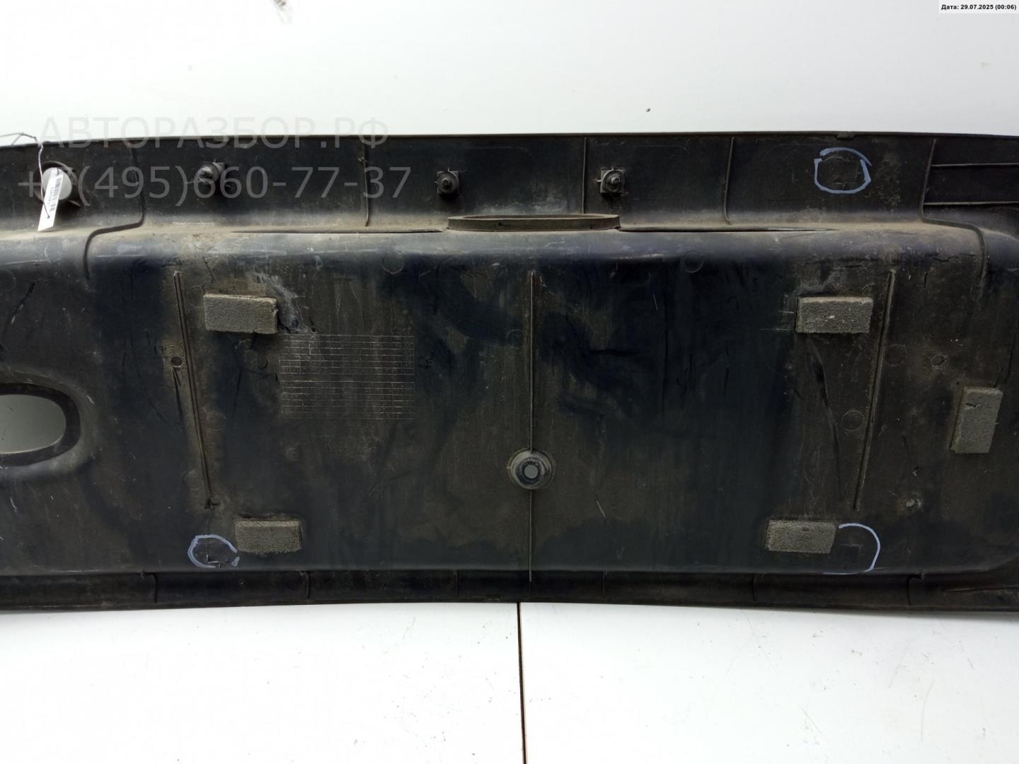 Накладка крышки багажника