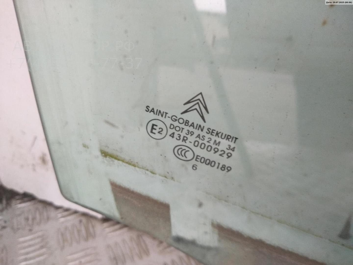 Стекло двери передней правой