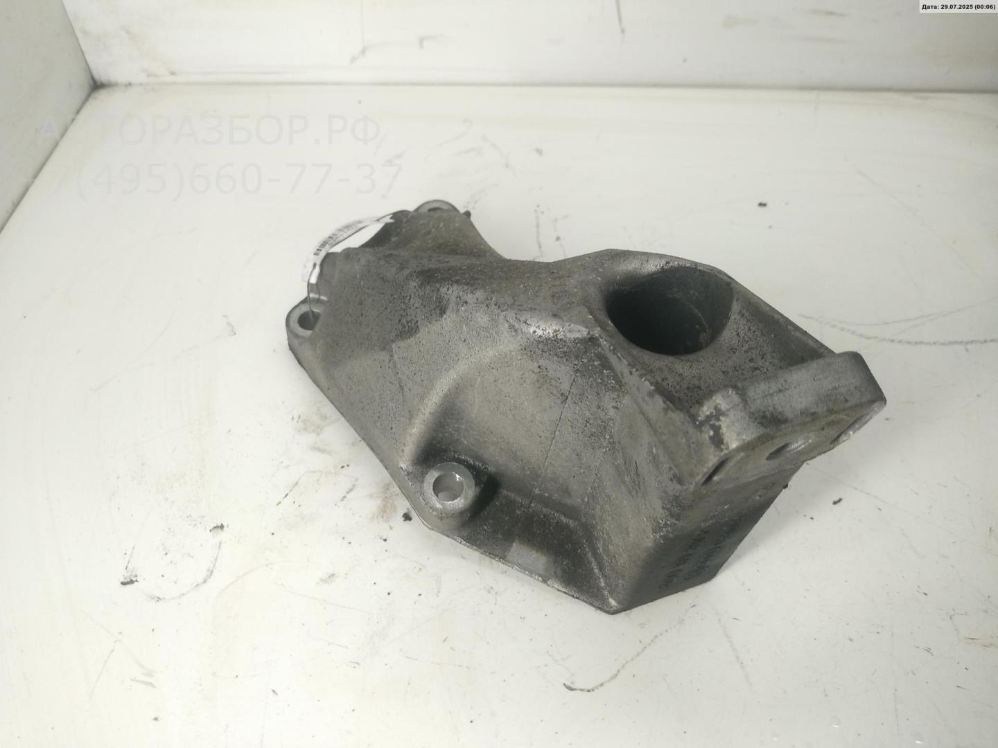 Кронштейн двигателя левый