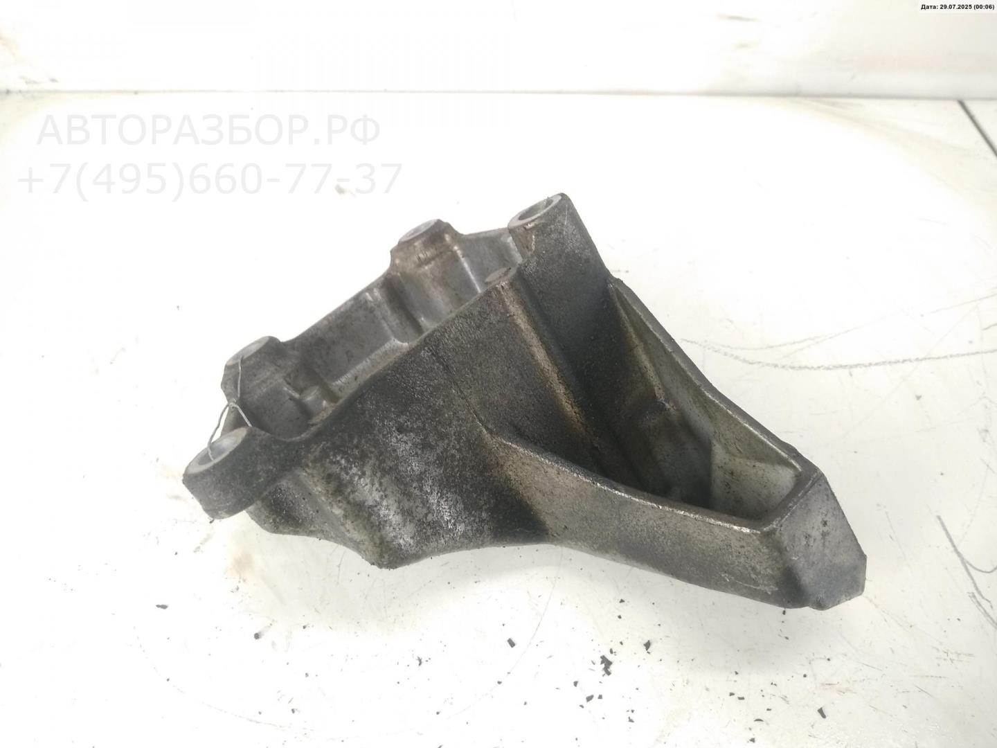 Кронштейн двигателя левый