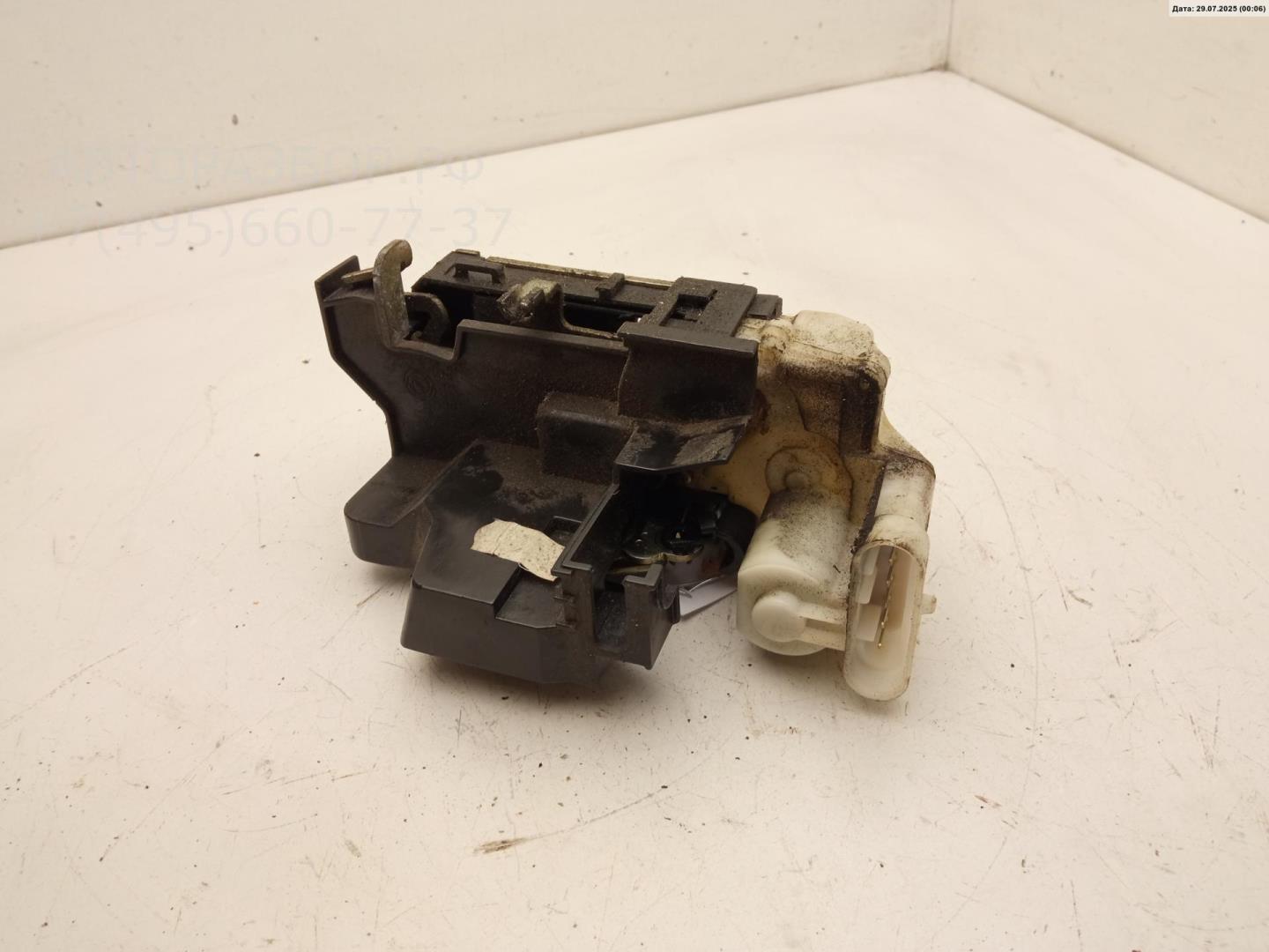 Замок двери передней левой