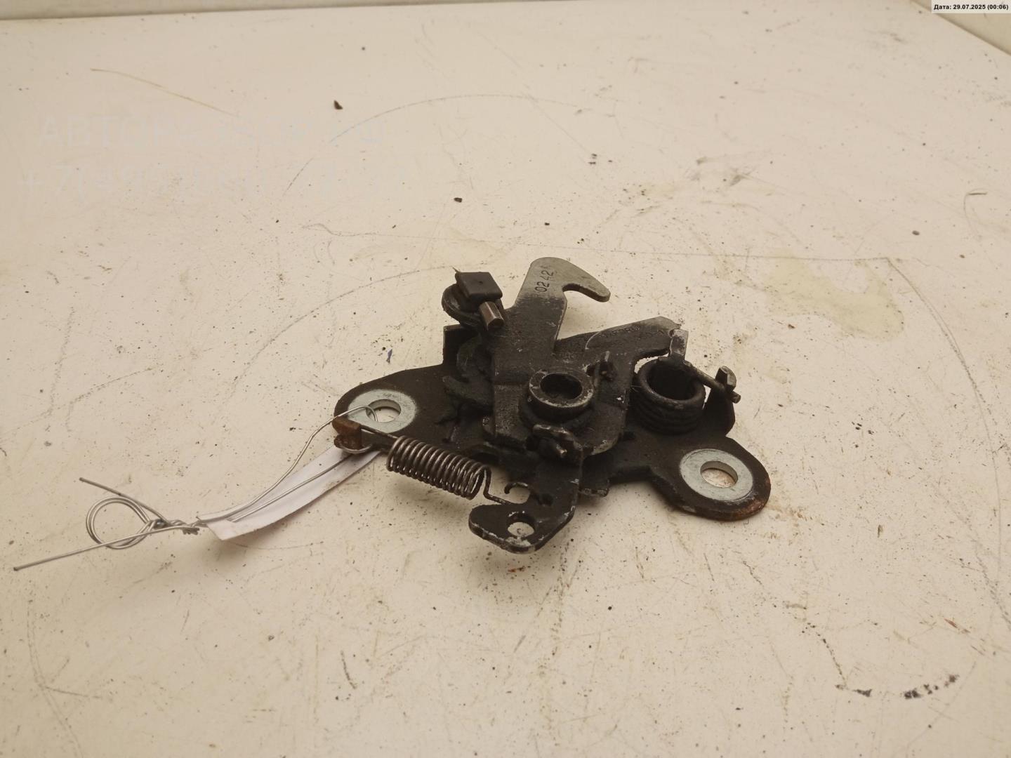 Замок капота