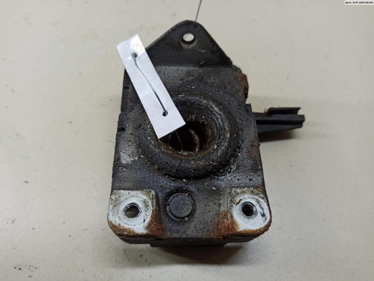 Замок капота