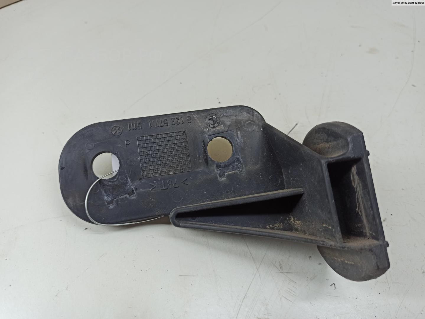 Кронштейн переднего бампера левый